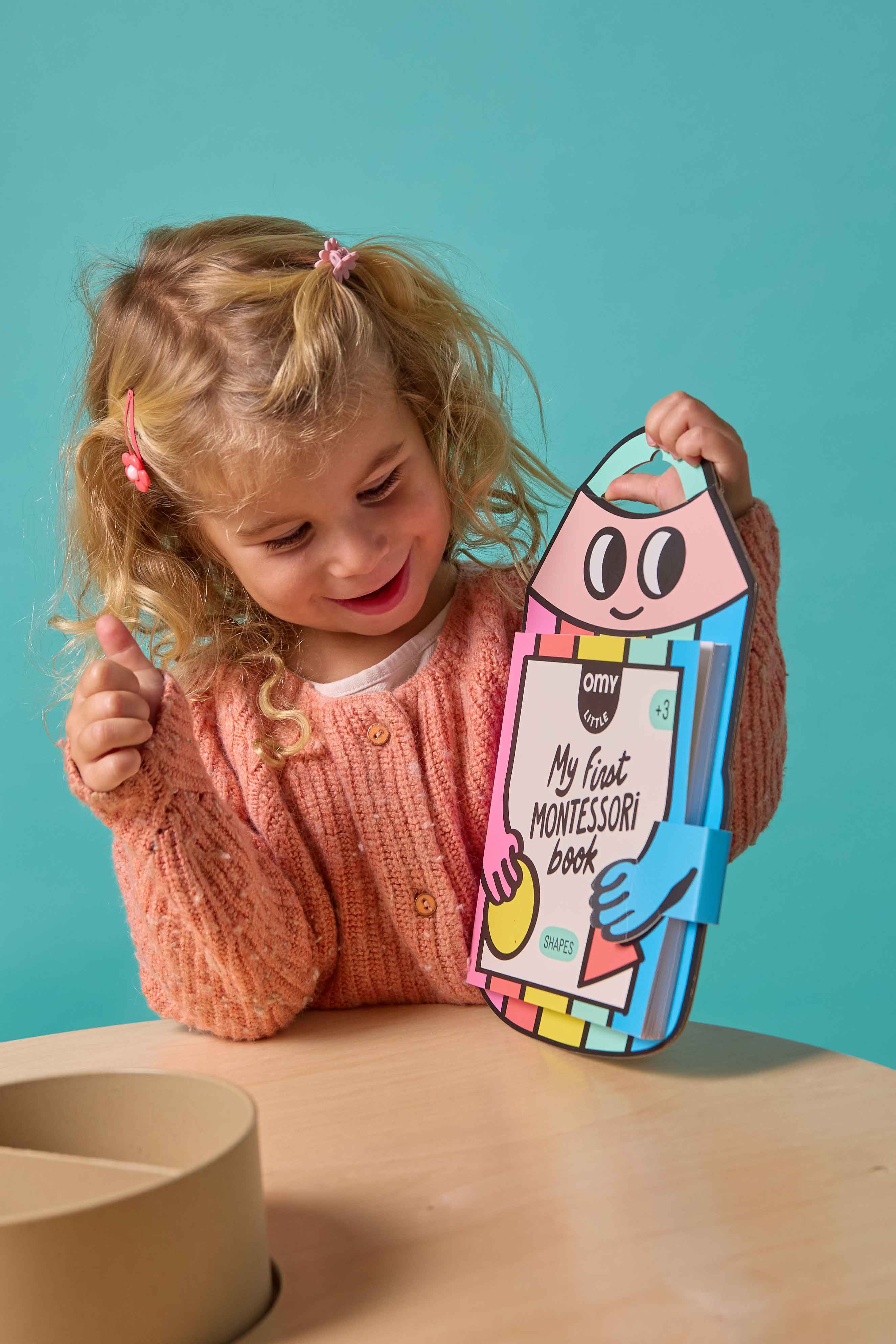 OMY Montessori Stickers Book Geometric Shapes — colouring and sticker book - MONTESSORI_STICKERS_BOOK_CRAYON_AMBIANCE_1