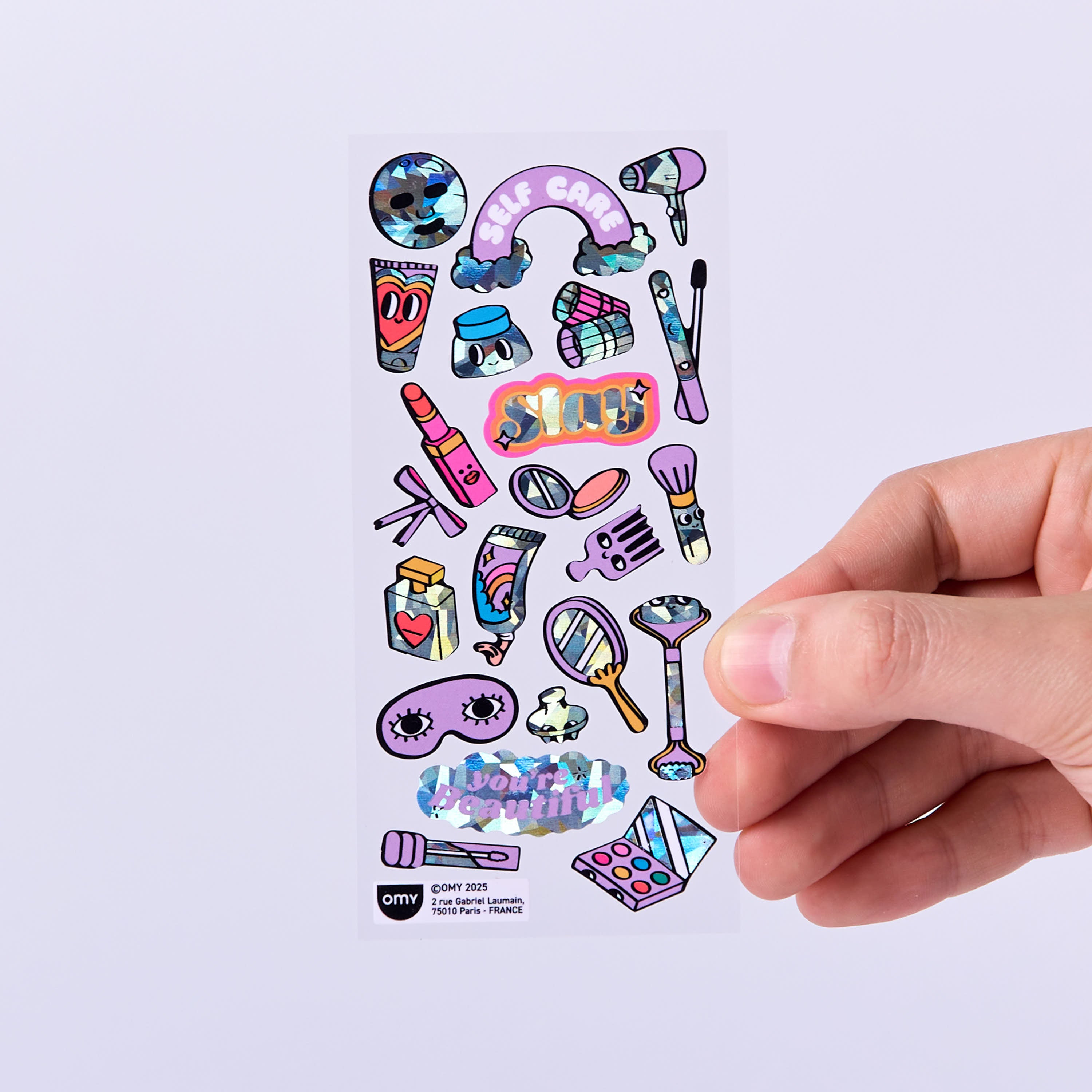 OMY Iconic Make Up — close-up of lipstick, palette and mirror stickers