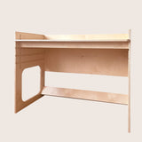 AGGIE growing desk – side view with height adjustment slots