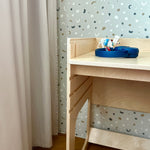 AGGIE growing desk in a kids room